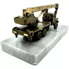 Сувенир из бронзы и мрамора "Автокран"